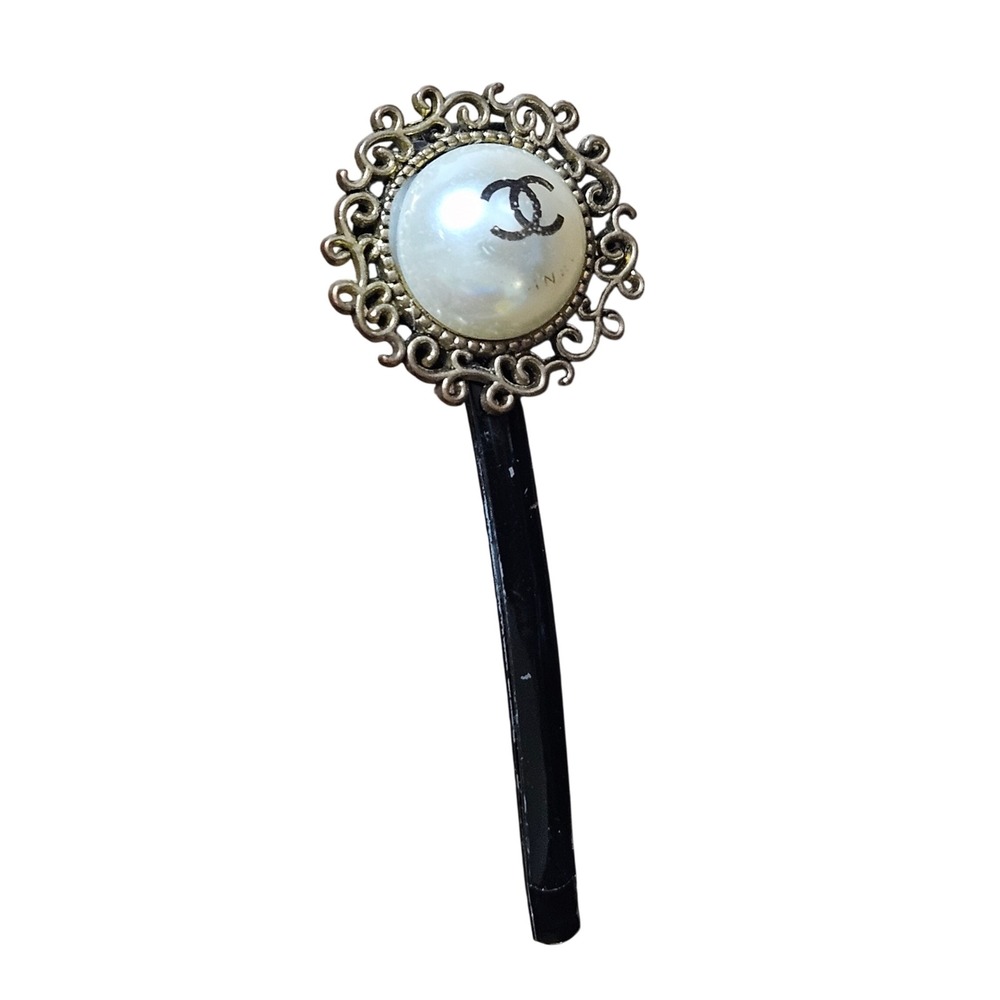 Vintage Chanel Faux Pearl CC Logo Beauty Hair Pin Gold Tone Filigree Bobby Pin